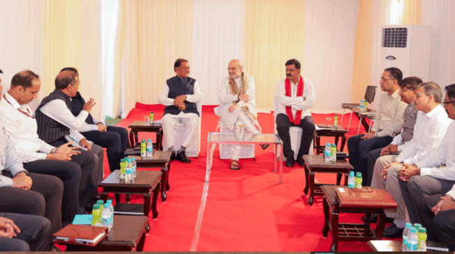 Amit-Shah-met-the-officials