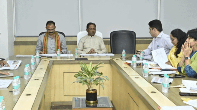 Healthcare-facilities-meeting